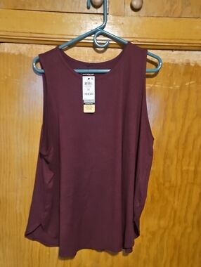 Ideology Burgundy Sleeveless Scoop Neck Tank Top